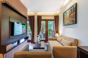 Premier Studio | Living area | Flat-screen TV - Risata Bali Resort and Spa (Kuta)