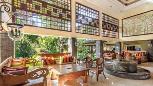 A spacious lobby with a wooden coffee table, seating area, and a decorative fountain. - Risata Bali Resort and Spa (Kuta)