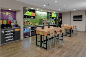 Café da manhã com buffet grátis todos os dias