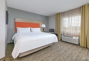 Premium bedding, pillow-top beds, in-room safe, desk - Candlewood Suites - Fort Worth/West by IHG (Fort Worth)
