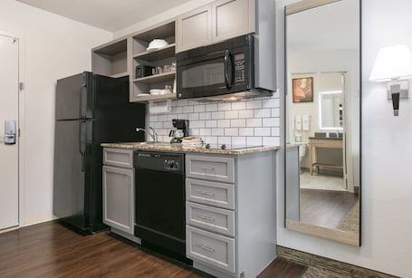 1 bedroom, premium bedding, pillowtop beds, in-room safe