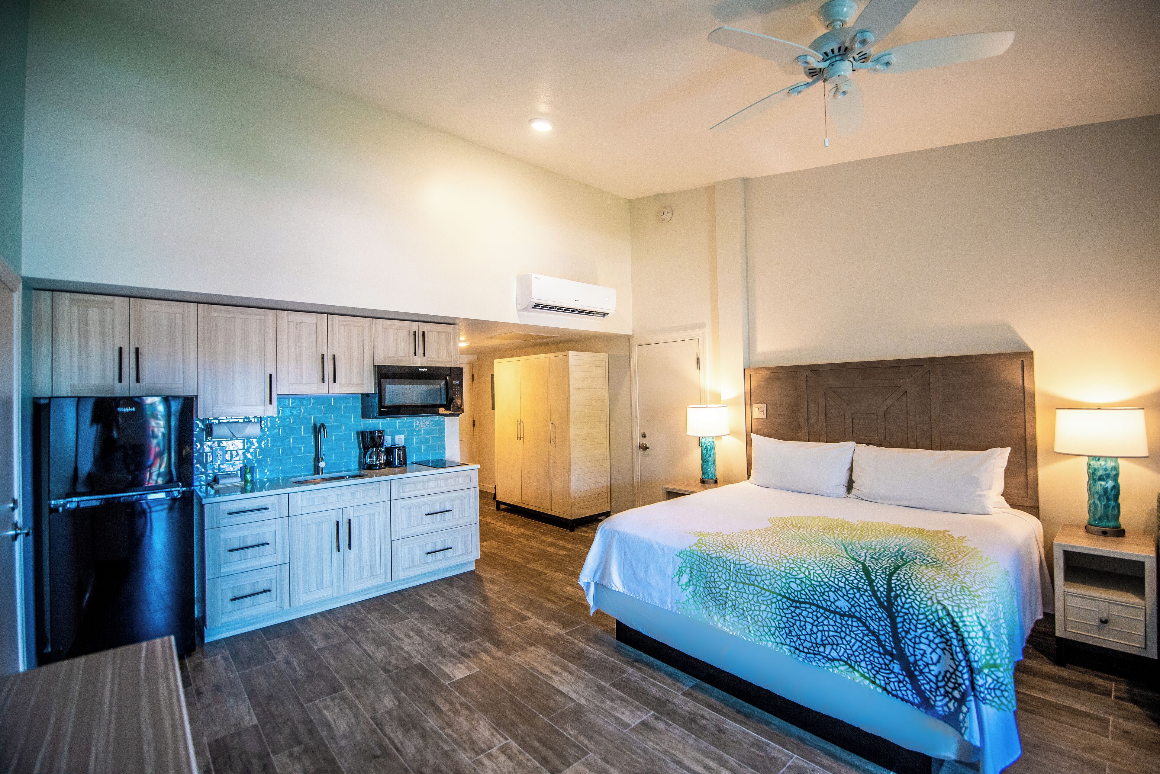 studio suite | in-room safe, free wifi, bed sheets