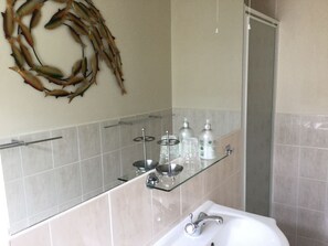 Dubbelrum (Compact Double Room) | Badrum | Hårtork och handdukar