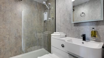 Superior Double Room (1st Floor Room only) | Bathroom
