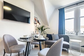 Presidential-Studio, 1 Schlafzimmer, Kochnische | Wohnbereich | Smart Speakers