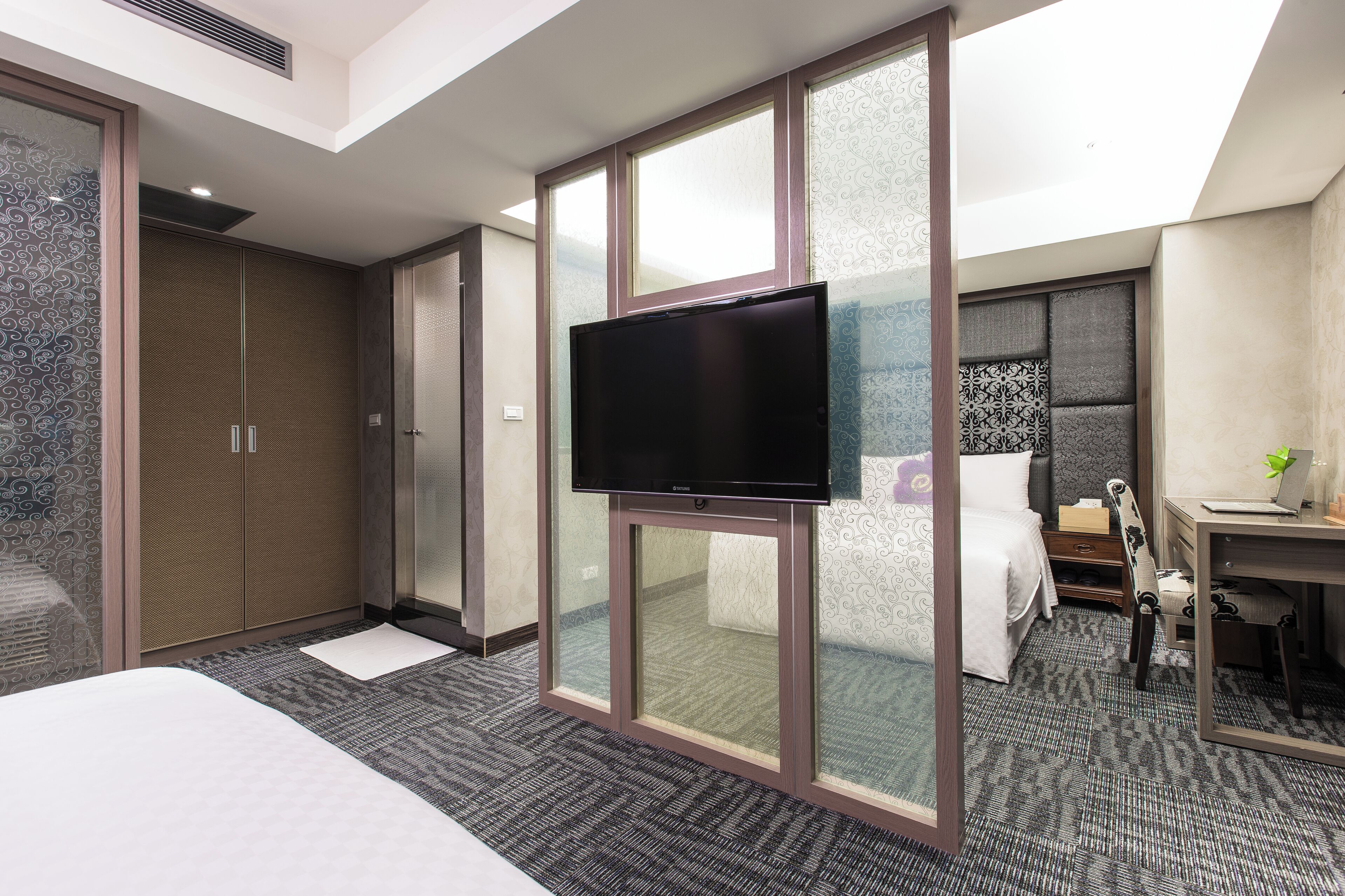 Free minibar, in-room safe, desk, soundproofing