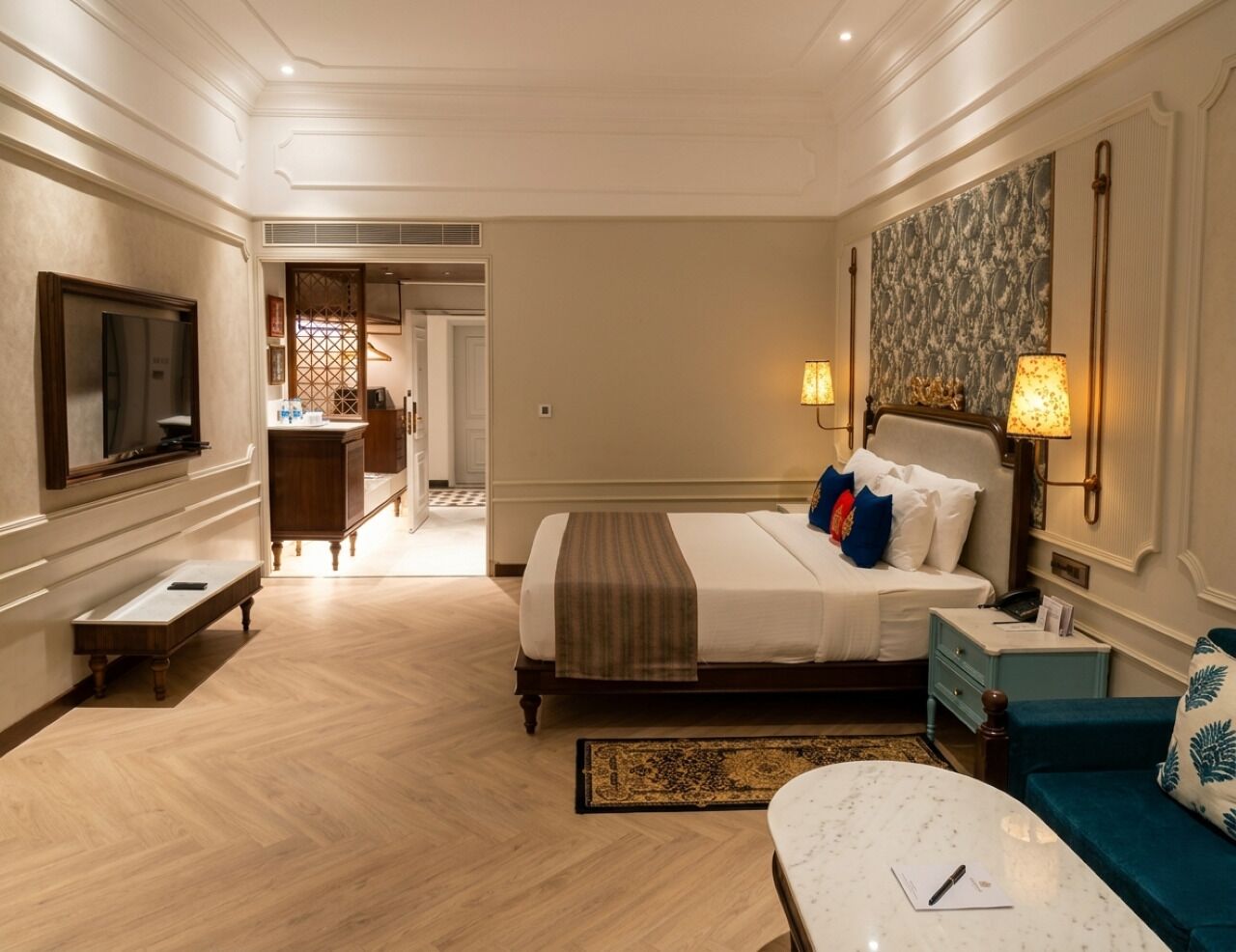 Chambre Prestige, 1 grand lit | Minibar contenant certains articles gratuits, coffre-fort, bureau