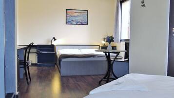 Triple Room | In-room safe, desk, rollaway beds, free WiFi