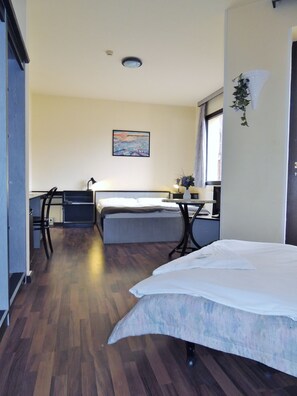 Triple Room | In-room safe, desk, rollaway beds, free WiFi - Hotel Thomas Budapest (Budapest)