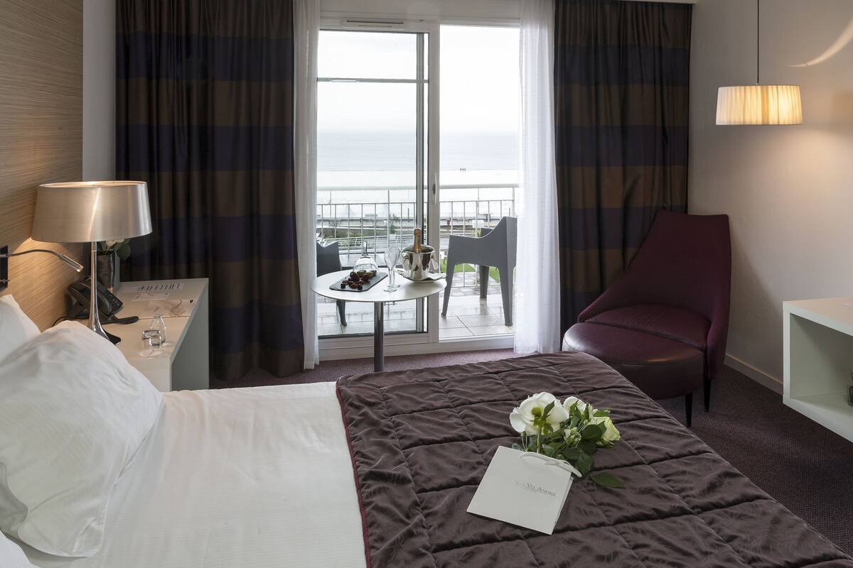 Literie de qualité supérieure, minibar, coffres-forts dans les chambres