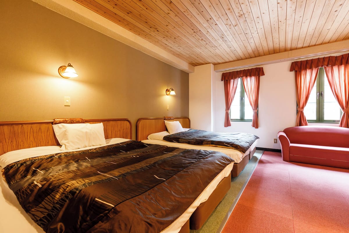 WiFi (free), bed sheets