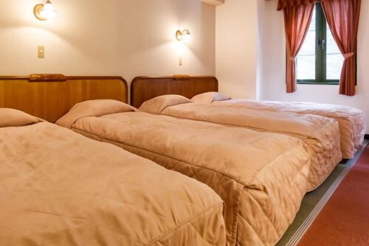 WiFi (free), bed sheets