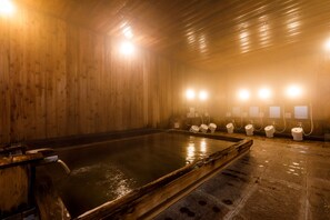 A wooden sauna with a large wooden tub, multiple light fixtures, and a tiled floor. - Hotel Keyaki no Ki (Hakuba)