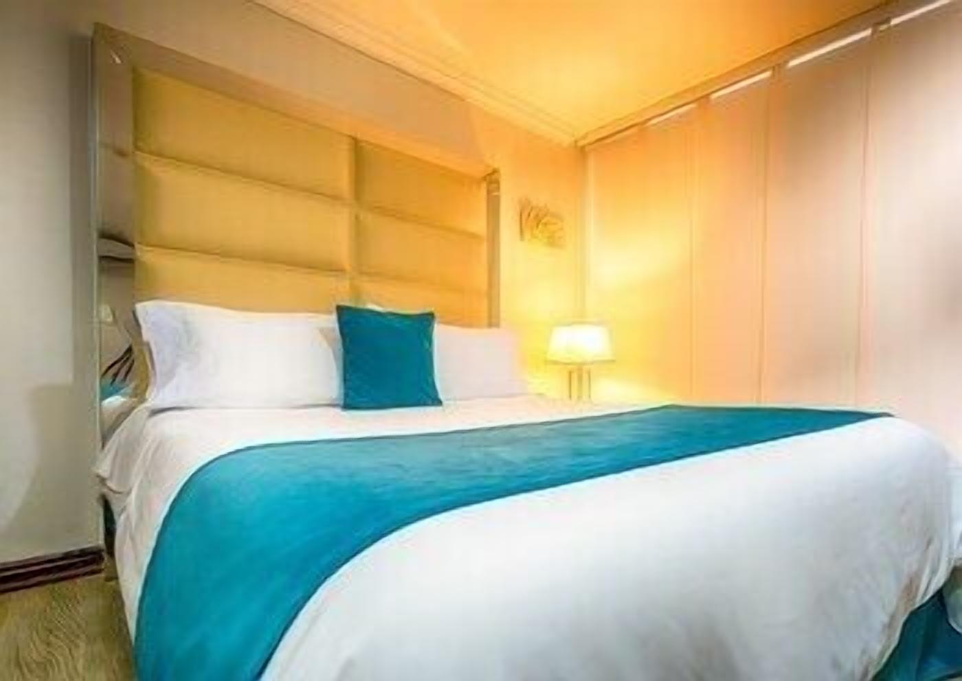 Hochwertige Bettwaren, Minibar, Zimmersafe, Schreibtisch