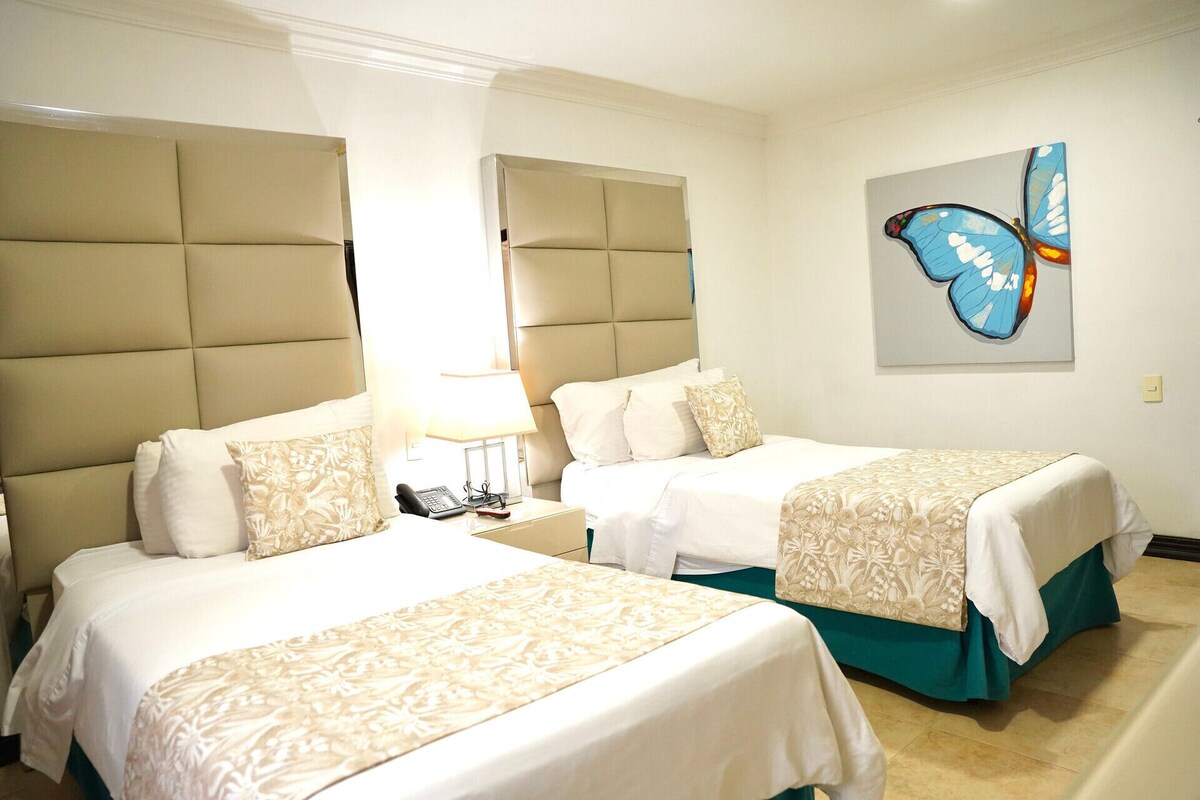 Ropa de cama de alta calidad, minibar, caja fuerte y escritorio