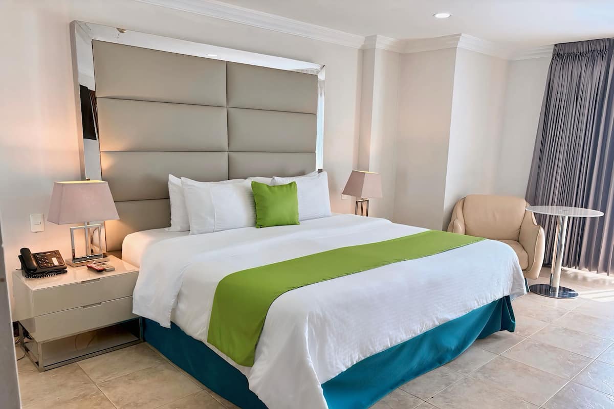 Ropa de cama de alta calidad y minibar