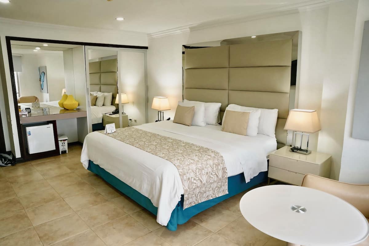 Ropa de cama de alta calidad y minibar