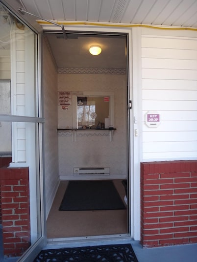 Budget Motor Inn - Mahopac