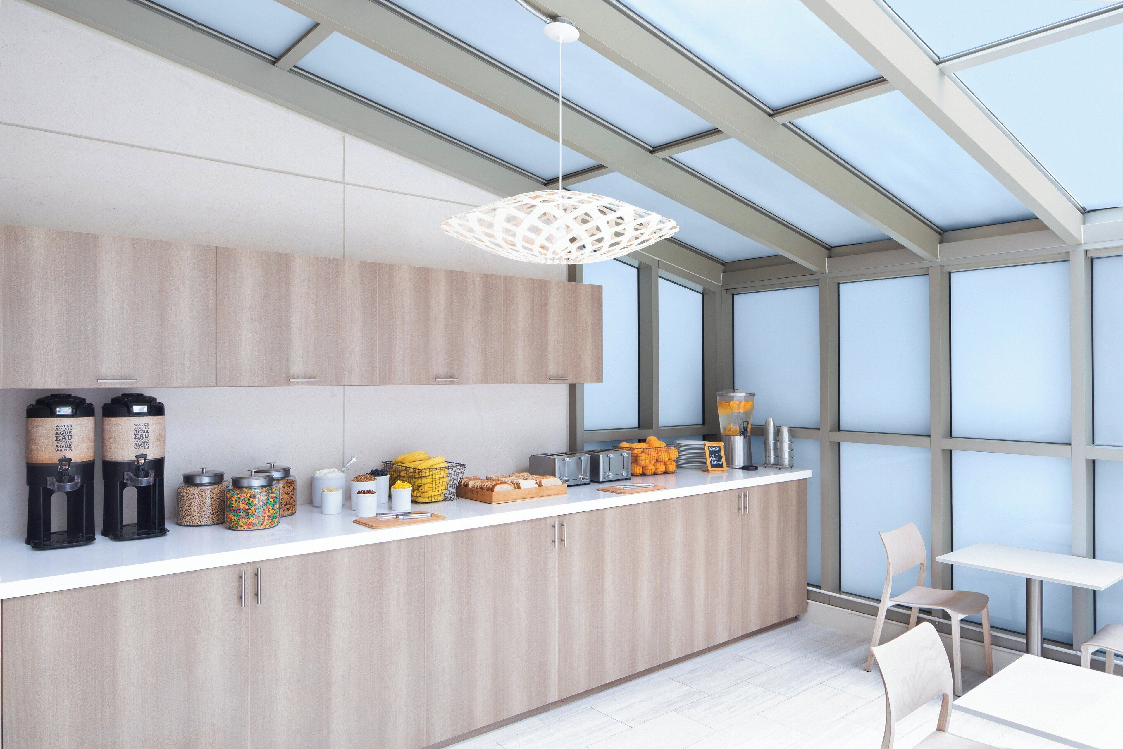 包含每日自助早餐