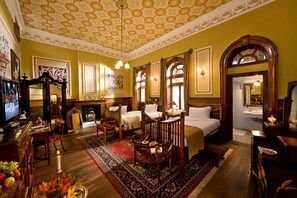 Ropa de cama de alta calidad, colchones con acolchado adicional, minibar