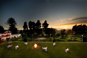 Breakfast, lunch and dinner served