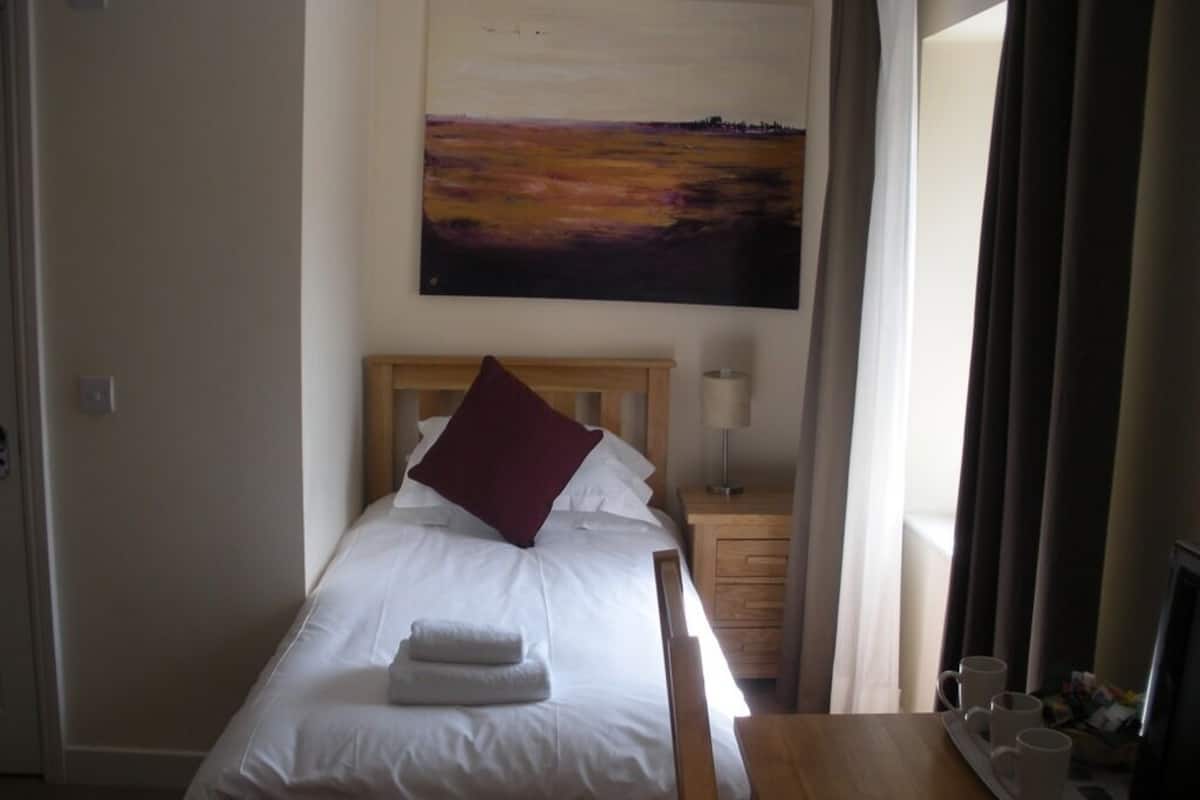 quadruple room, ensuite (sleeps up to 4)