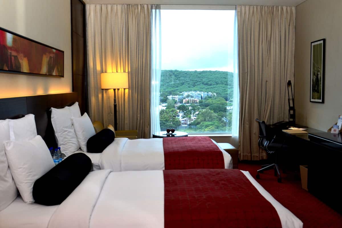 1 bedroom, frette italian sheets, premium bedding, down duvets