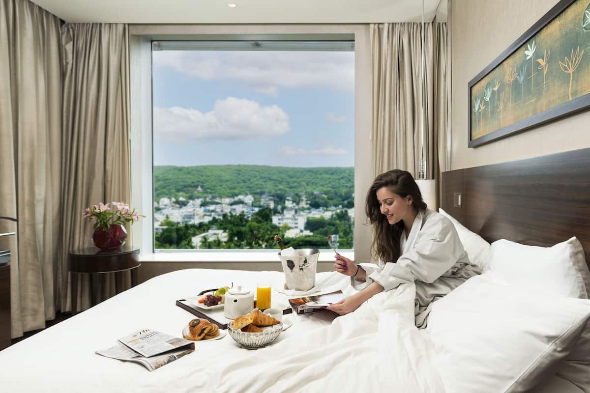 1 bedroom, frette italian sheets, premium bedding, down duvets