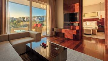 Suite, 1 King Bed, Balcony (Mountain View) | Frette Italian sheets, premium bedding, down comforters, pillowtop beds