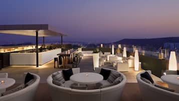 7 restaurants, breakfast, lunch served; local and international cuisine