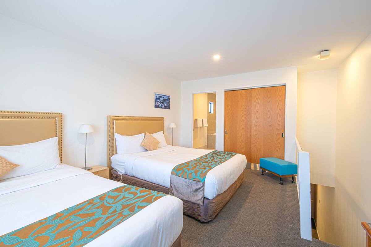 Family Room, Bathtub | Premium bedding, desk, laptop workspace, blackout drapes