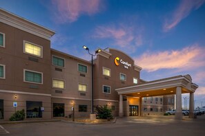 A Comfort Inn hotel with a covered entrance, multiple windows, and a parking lot. - Comfort Inn I-20 Midland Stanton (Stanton)