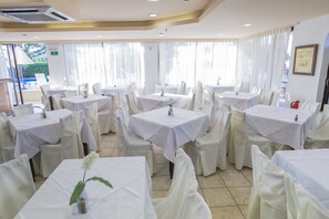 Dinner served - Creta Aquamarine hotel (Rethymno)