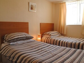 Twin Room, Ensuite - Chaplins Hotel (Blackpool)
