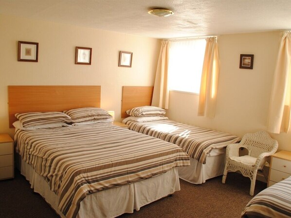 Suite, Ensuite ( 4 Persons) - Chaplins Hotel (Blackpool)