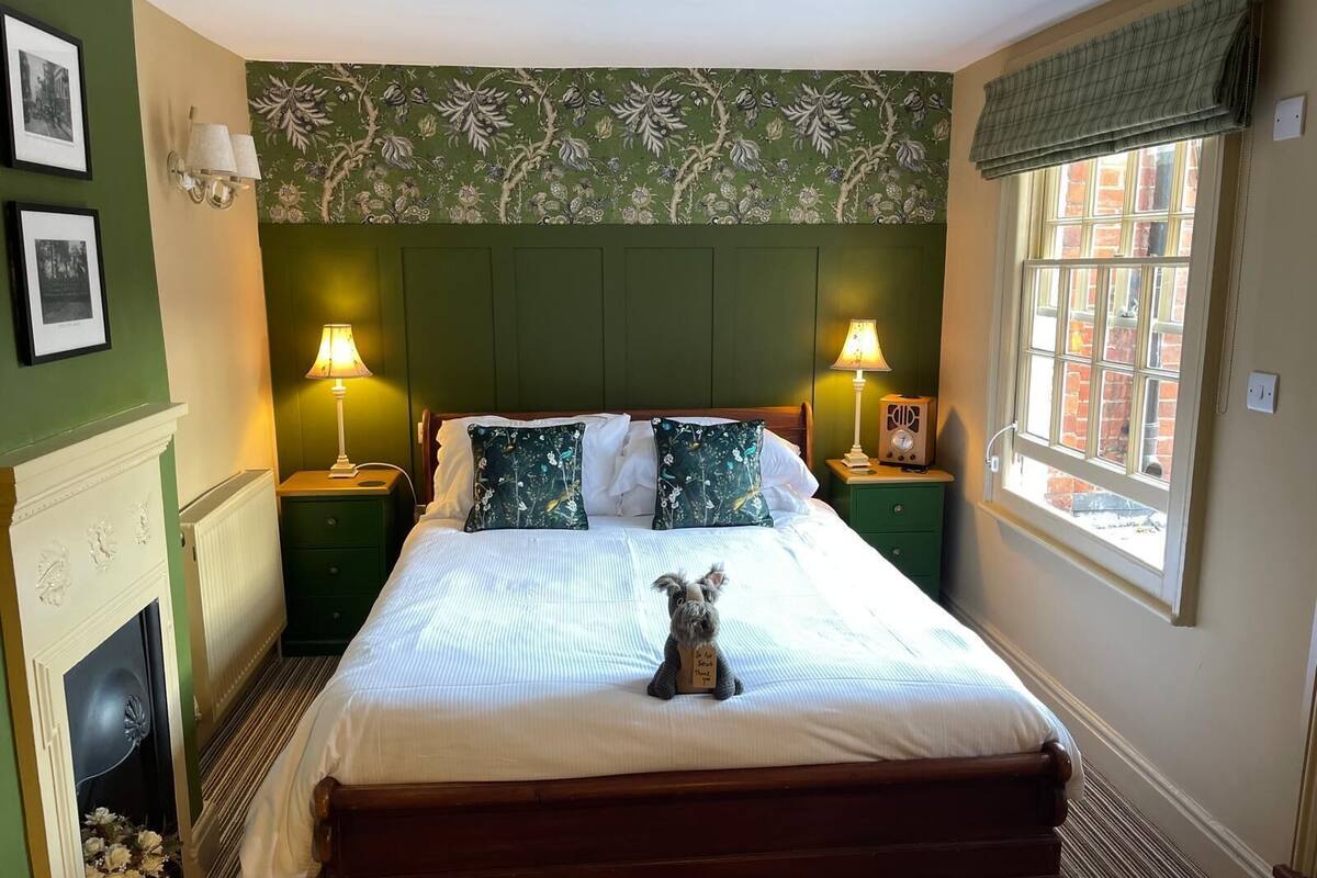 Standard Double Room, Ensuite (Dog Friendly) | 1 bedroom, iron/ironing board, free WiFi