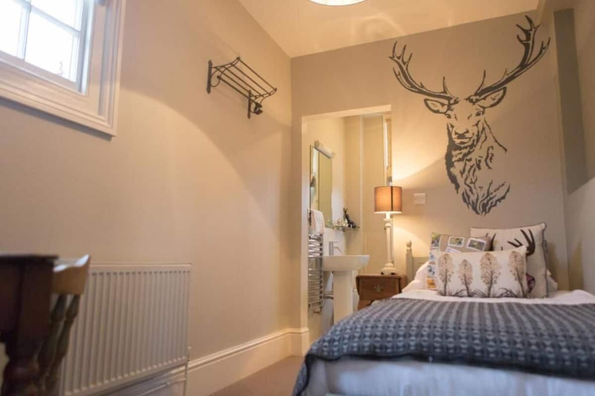 Standard Single Room, Ensuite | 1 bilik tidur, seterika/papan seterika, Wi-fi percuma