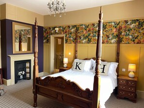 Superior Double Room, Ensuite - The Kings Head (Winchester)