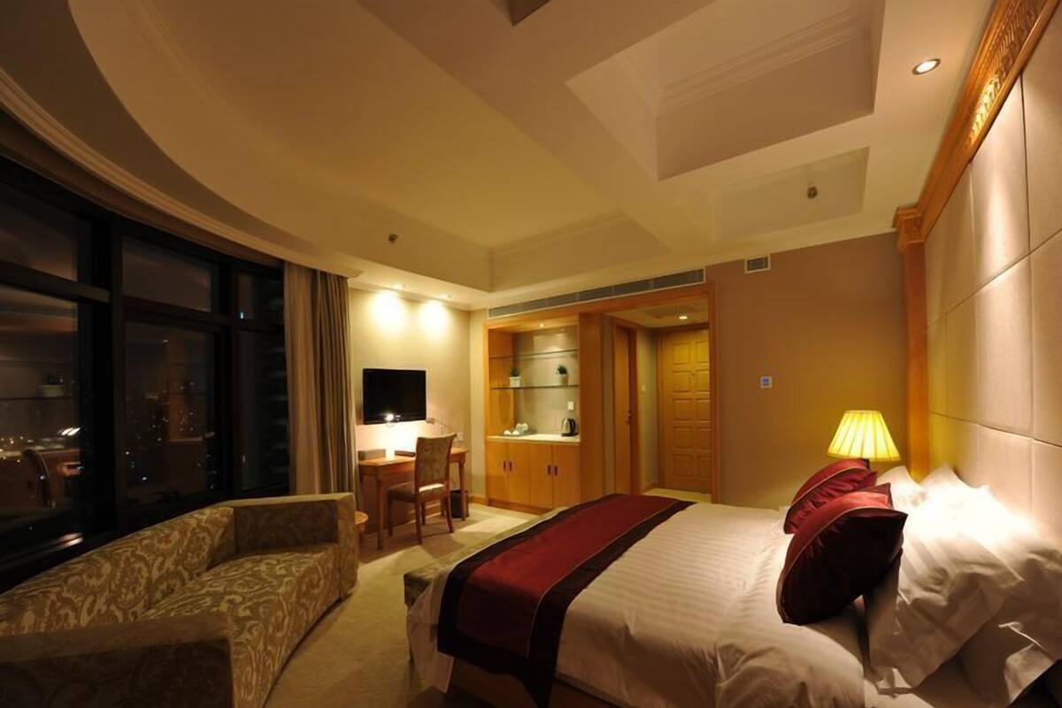 Superior single room | In-room safe, desk, iron/ironing board