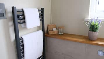 Suite, Ensuite (3 Persons) | Bathroom