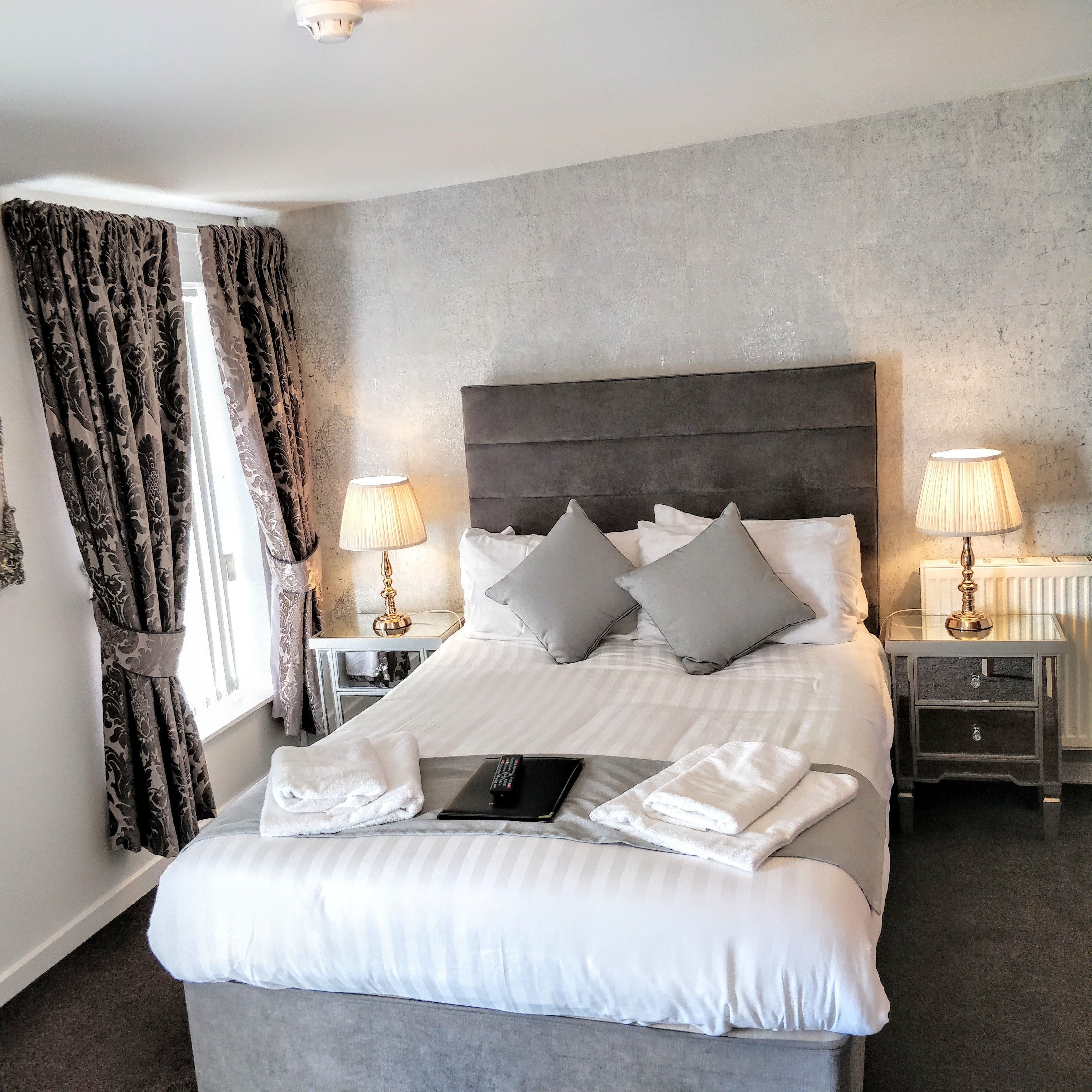 Standard Triple Room, Ensuite | Desk, soundproofing, iron/ironing board, free WiFi