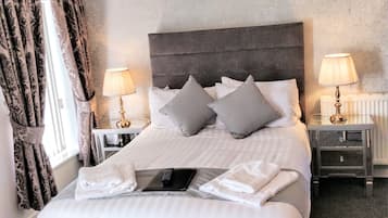 Kamar Triple Standar, ensuite | Meja kerja, kedap suara, setrika/meja setrika, dan Wi-Fi gratis