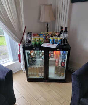 Coffee/tea maker, electric kettle - Angel House Bed & Breakfast (Londonderry)