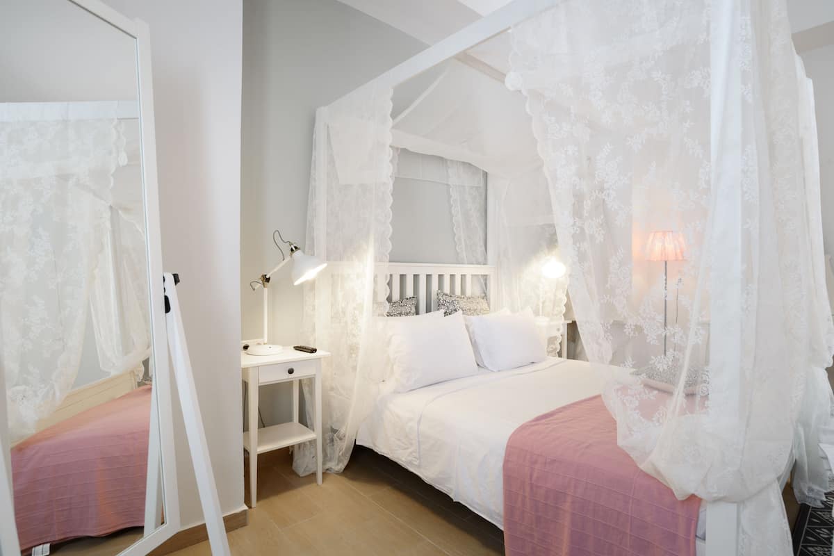 Honeymoon Suite