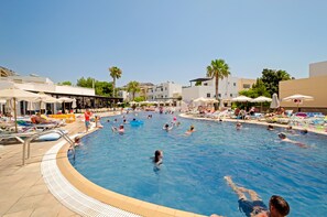 2 piscine all'aperto