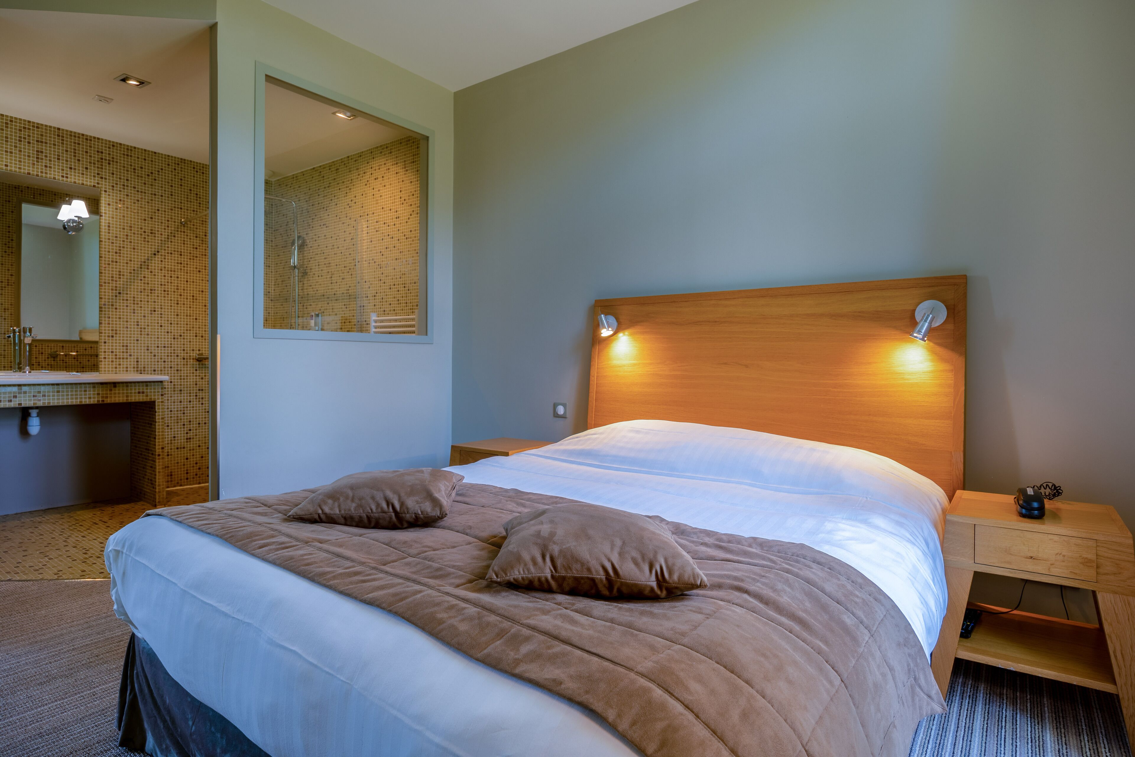 room (prestige) | premium bedding, minibar, in-room safe, desk