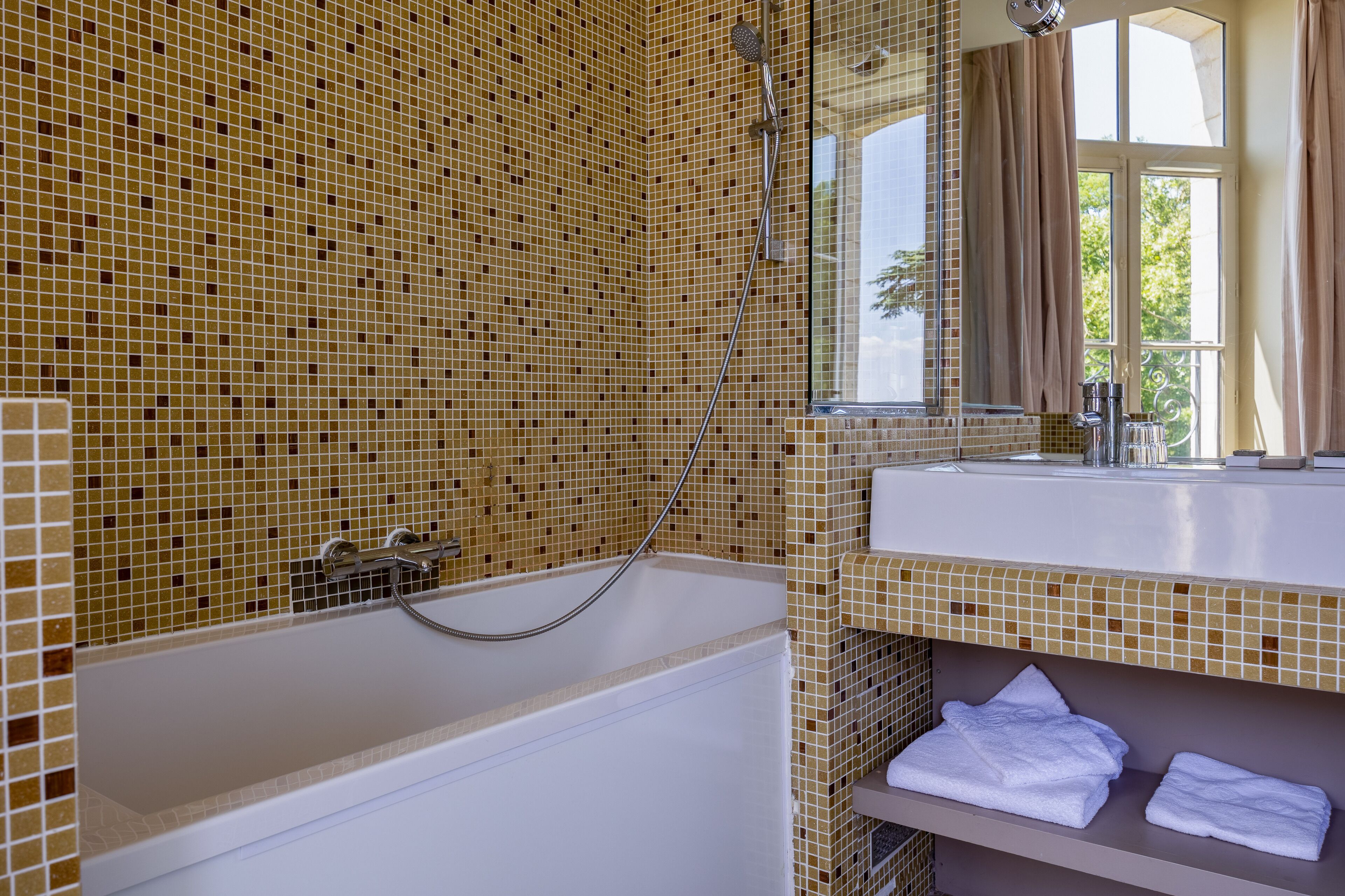 deluxe room | bathroom | shower, rainfall showerhead, free toiletries, hair dryer