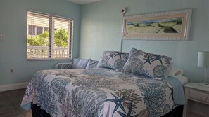 Iron/ironing board, free WiFi, bed sheets - Lorelei Resort Motel (Treasure Island)