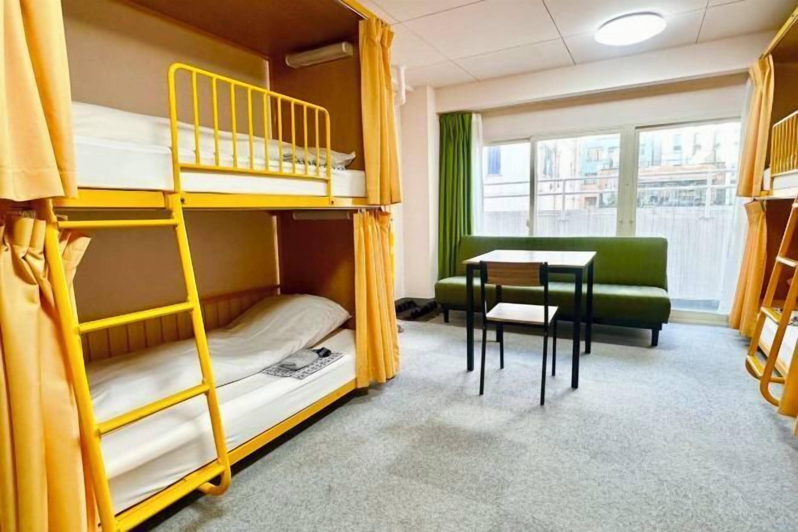 โต๊ะทำงาน, เตารีด/โต๊ะรีดผ้า, Wi-Fi ฟรี, ผ้าปูที่นอน