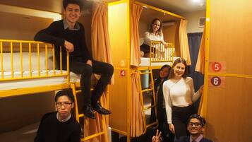 宿舍, 女士专用房 | 办公桌、熨斗/熨板、免费 WiFi、床单